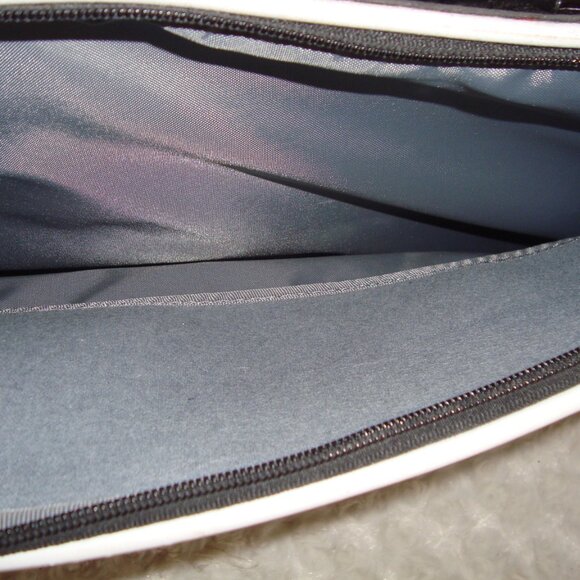 Vintage Nike Patent Leather look Black & White Messenger Gym Bag - Picture 11 of 13